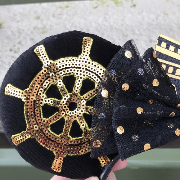 Minnie Main Attraction Pirates of the Caribbean - Picture 6 of 8